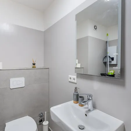 2bedroom In - Near Messe Apartment *